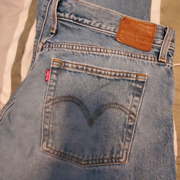 Levi's wedgie high rise cropped jeans size 31 - Picture 2 of 3